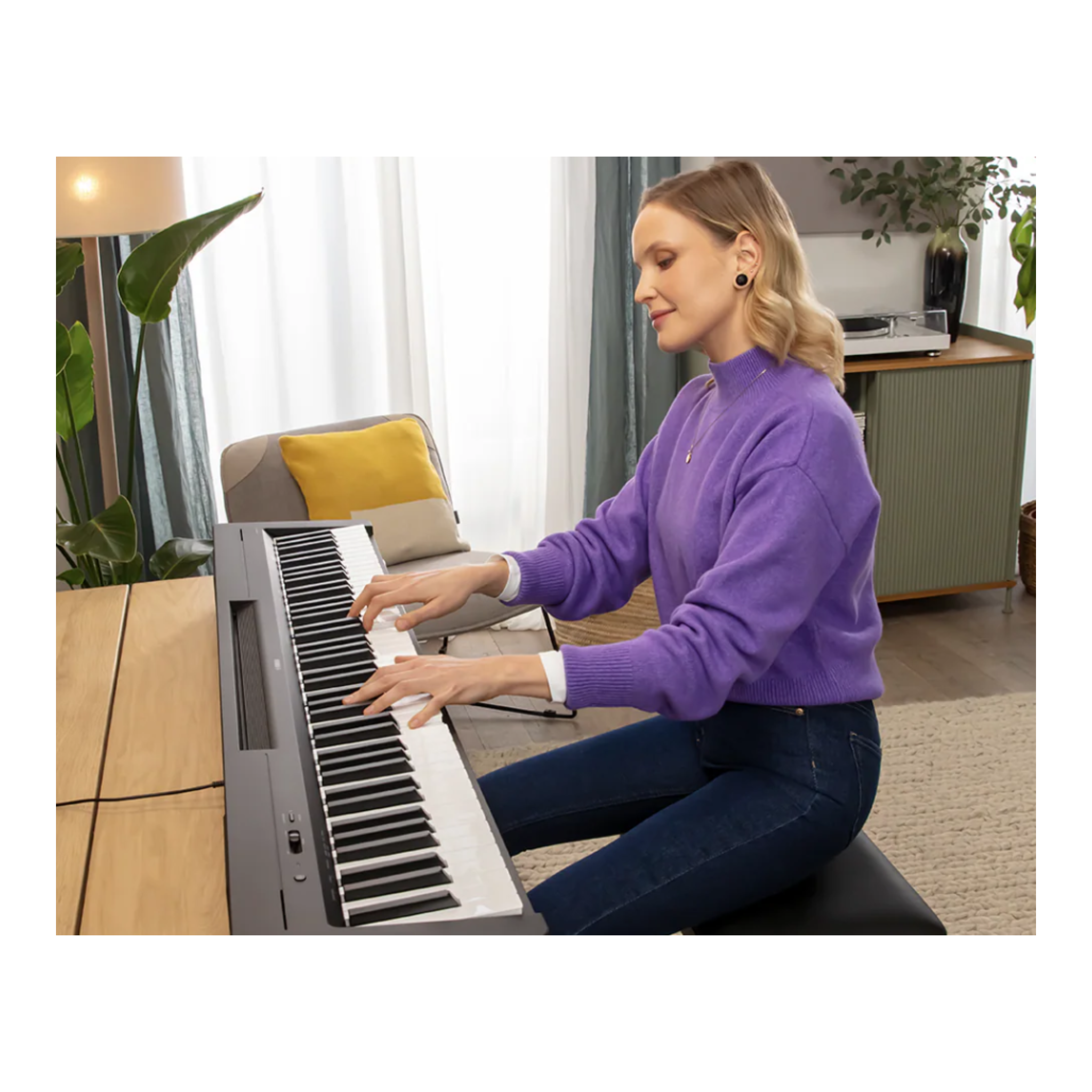 Yamaha P-145 – Piano digital portátil y liviano con teclado Graded Hammer Compact de 88 teclas y 10 voces instrumentales, color negro