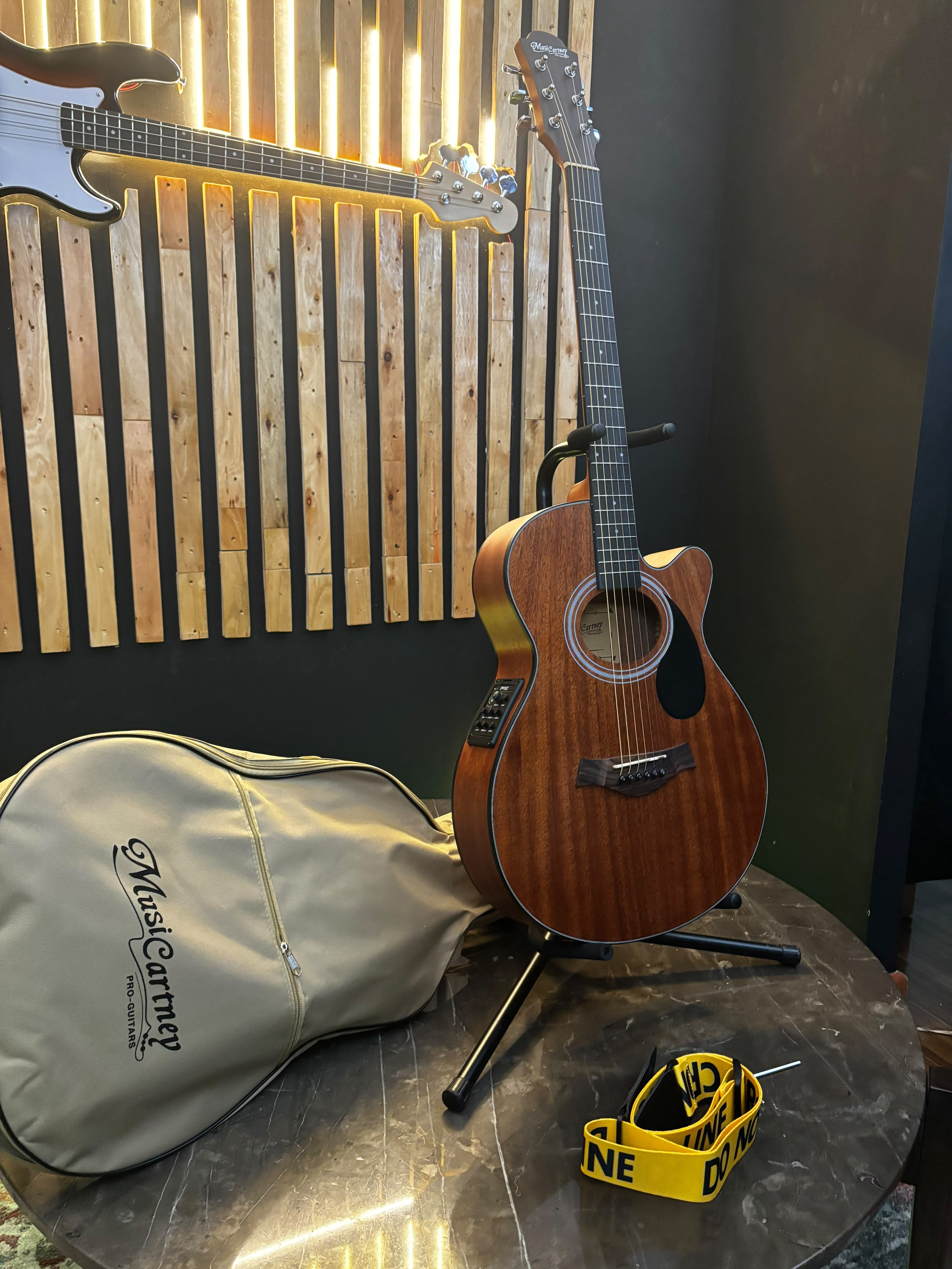 Music Cartney QA66 Guitarra Electroacústica