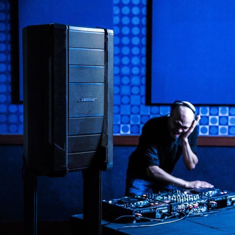 F1 Flexible Array Speaker Model 812 Black