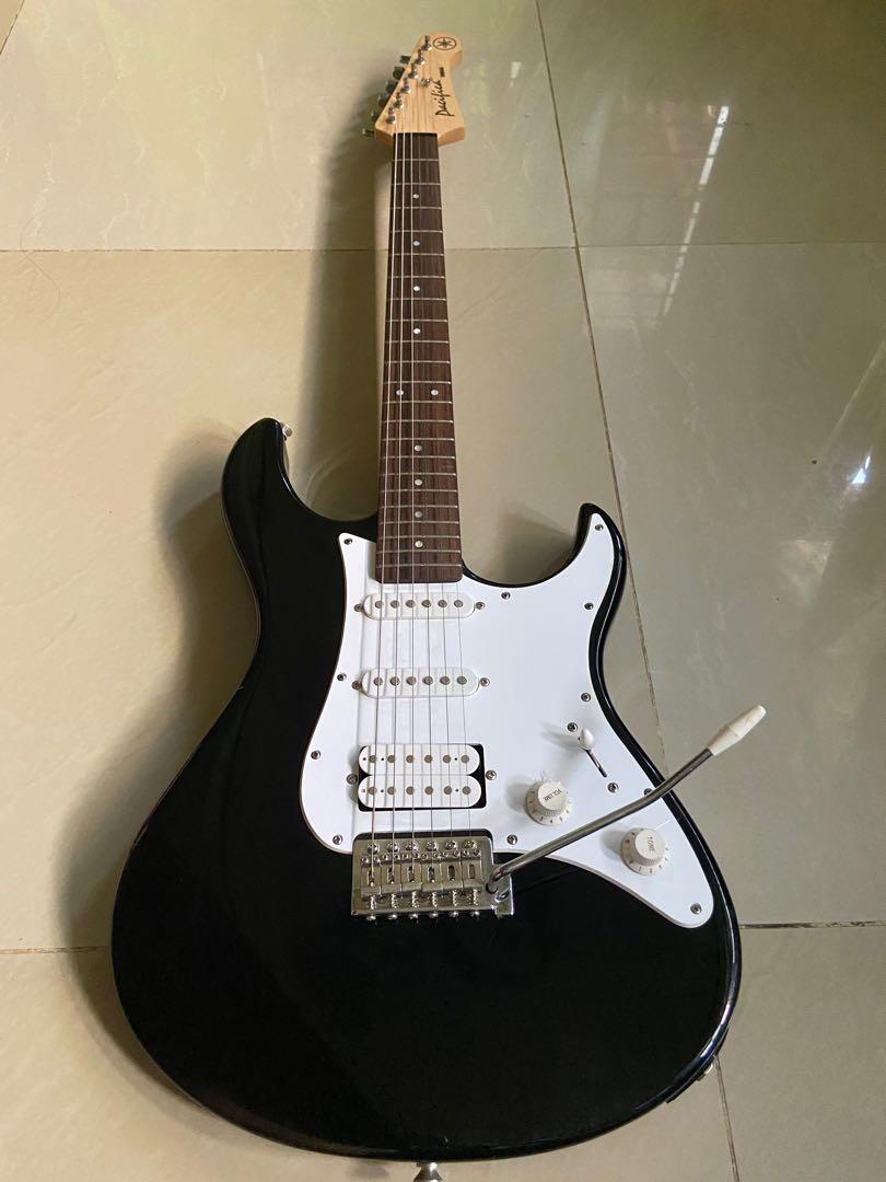 Guitarra Eléctrica Yamaha Pacifica PAC012 Negra