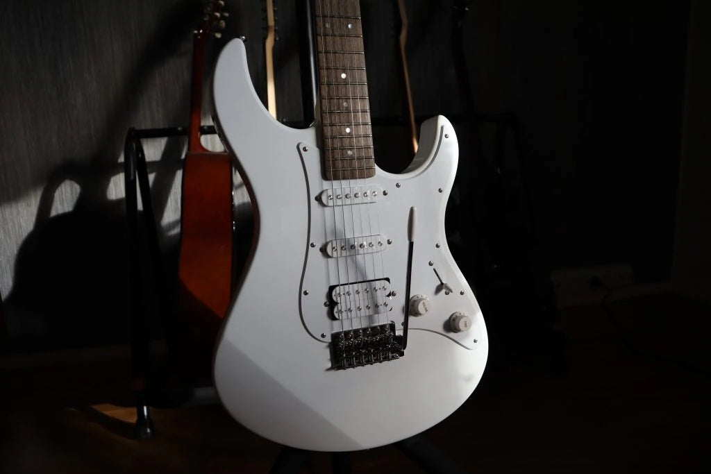 Guitarra Eléctrica Yamaha Pacifica PAC012WH-Blanca