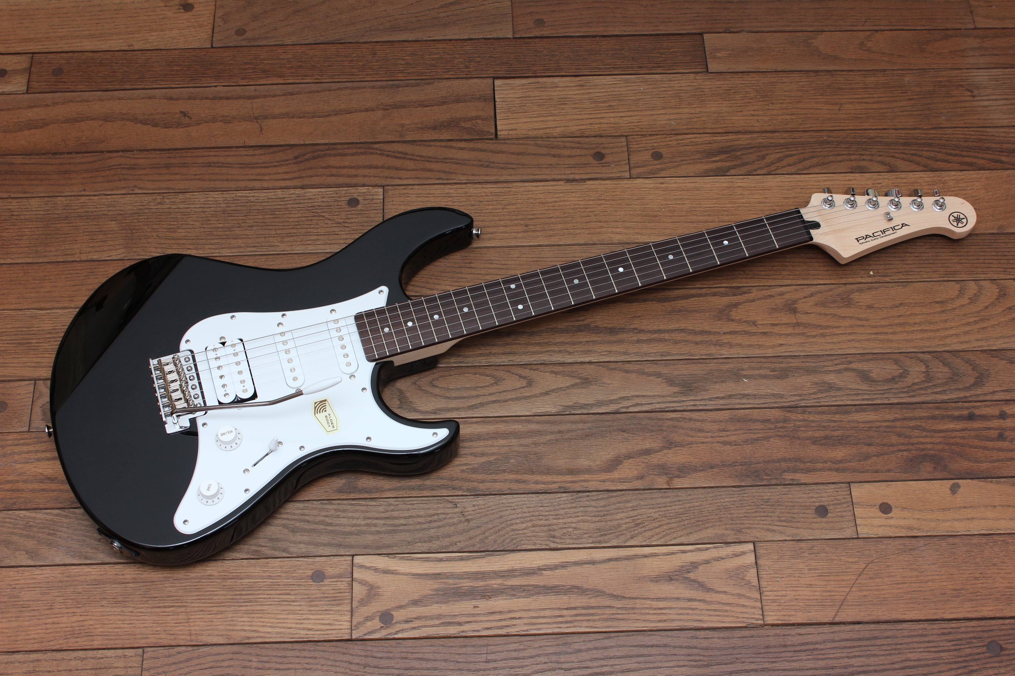 Guitarra Eléctrica Yamaha Pacífica PAC112JBL-Negra
