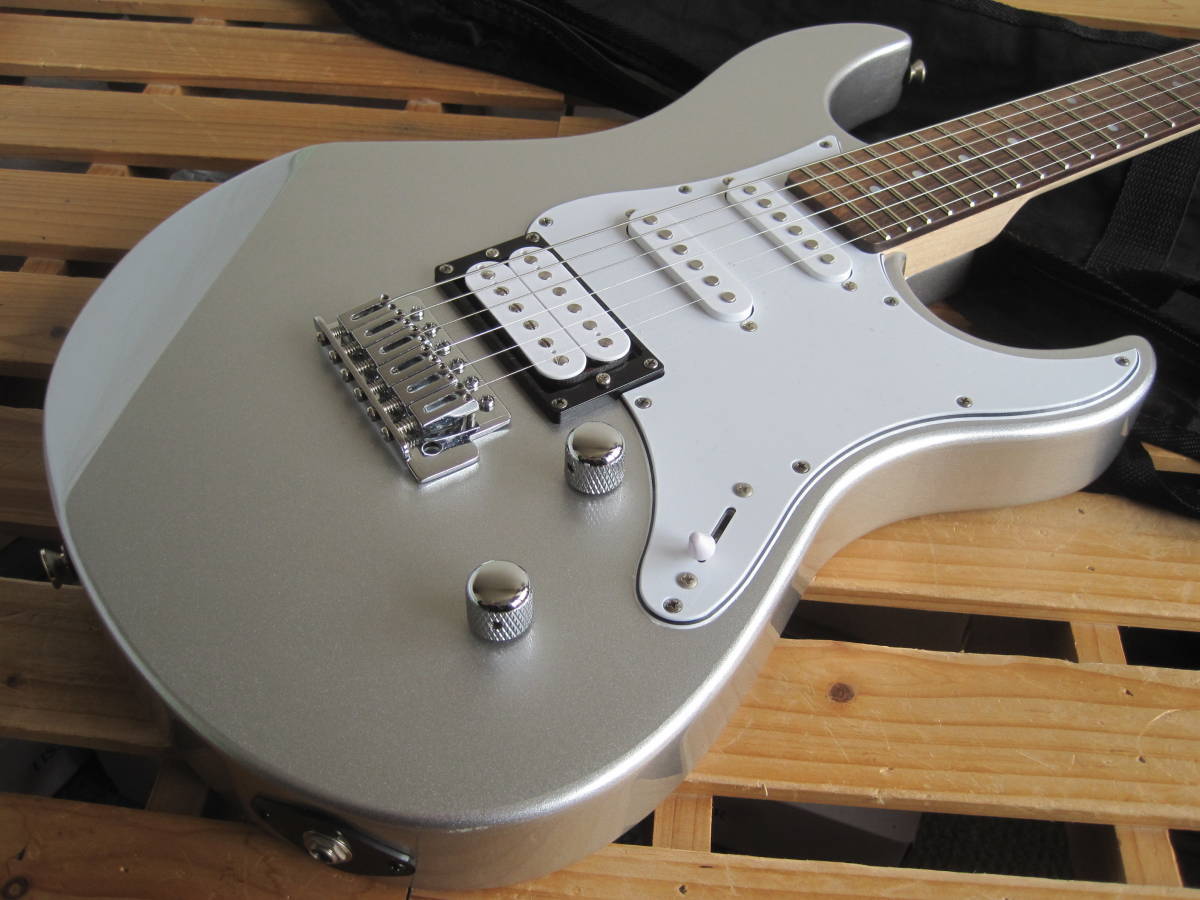 Guitarra Eléctrica Yamaha Pacífica PAC112VMGR-Gris.