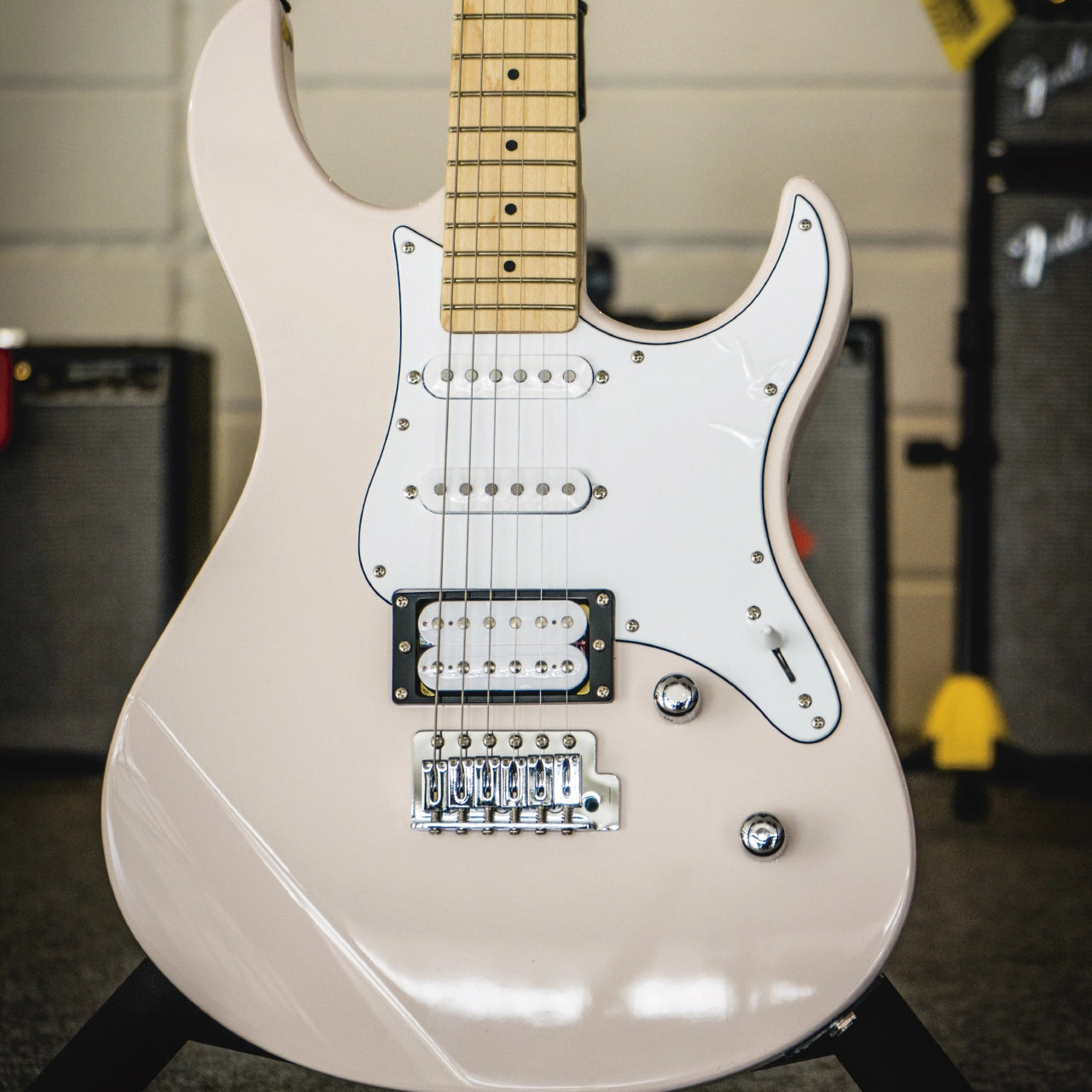 Guitarra Eléctrica Yamaha Pacífica PAC112VMSP Sonic Pink.