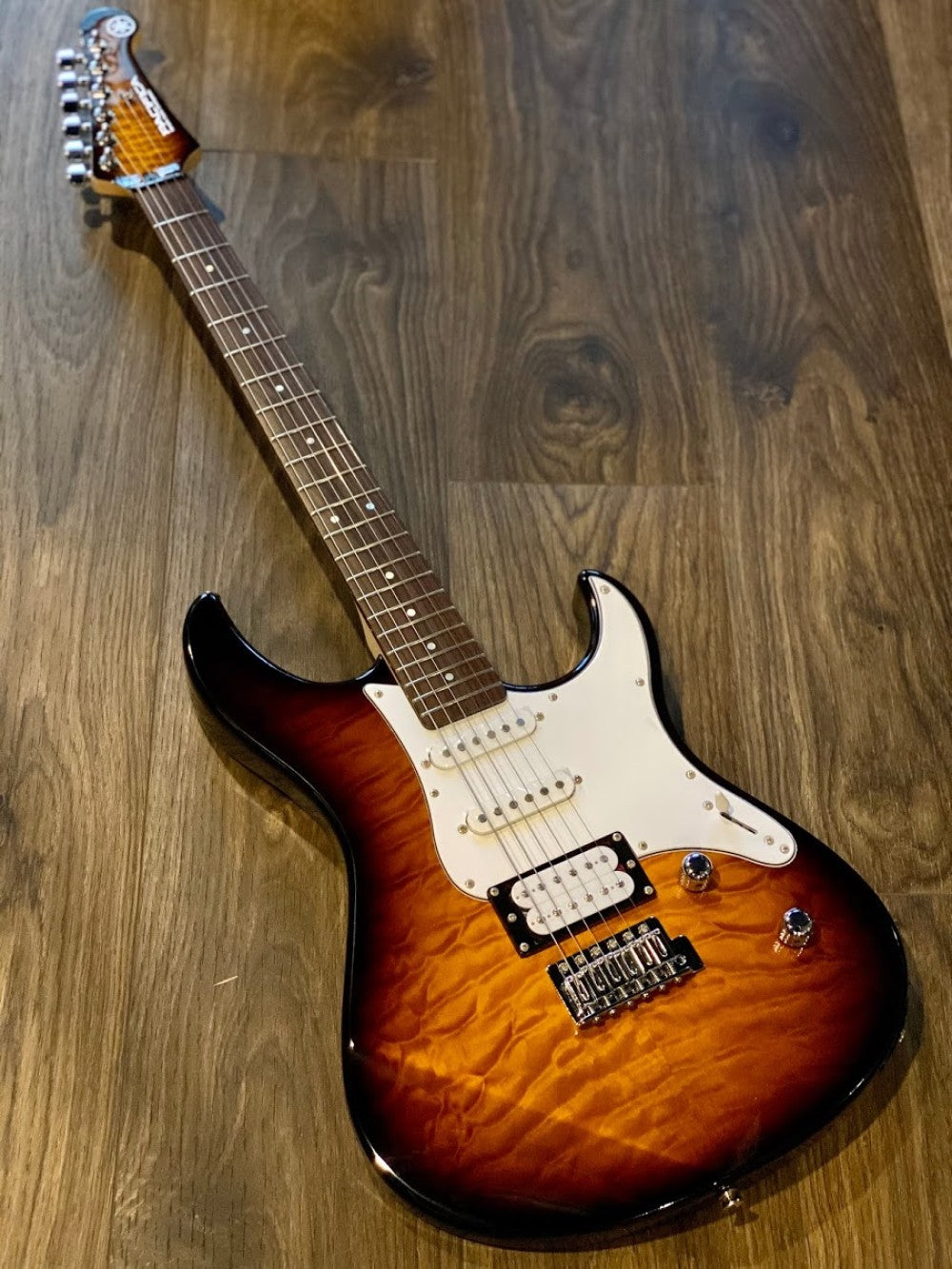 Guitarra Eléctrica Yamaha Pac212vqmtbs Sunburst Gloss