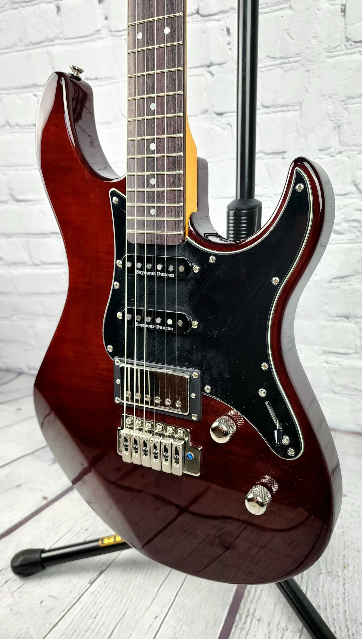 Yamaha guitarra electrica pacífica PAC612VIIFMRTB color rojo