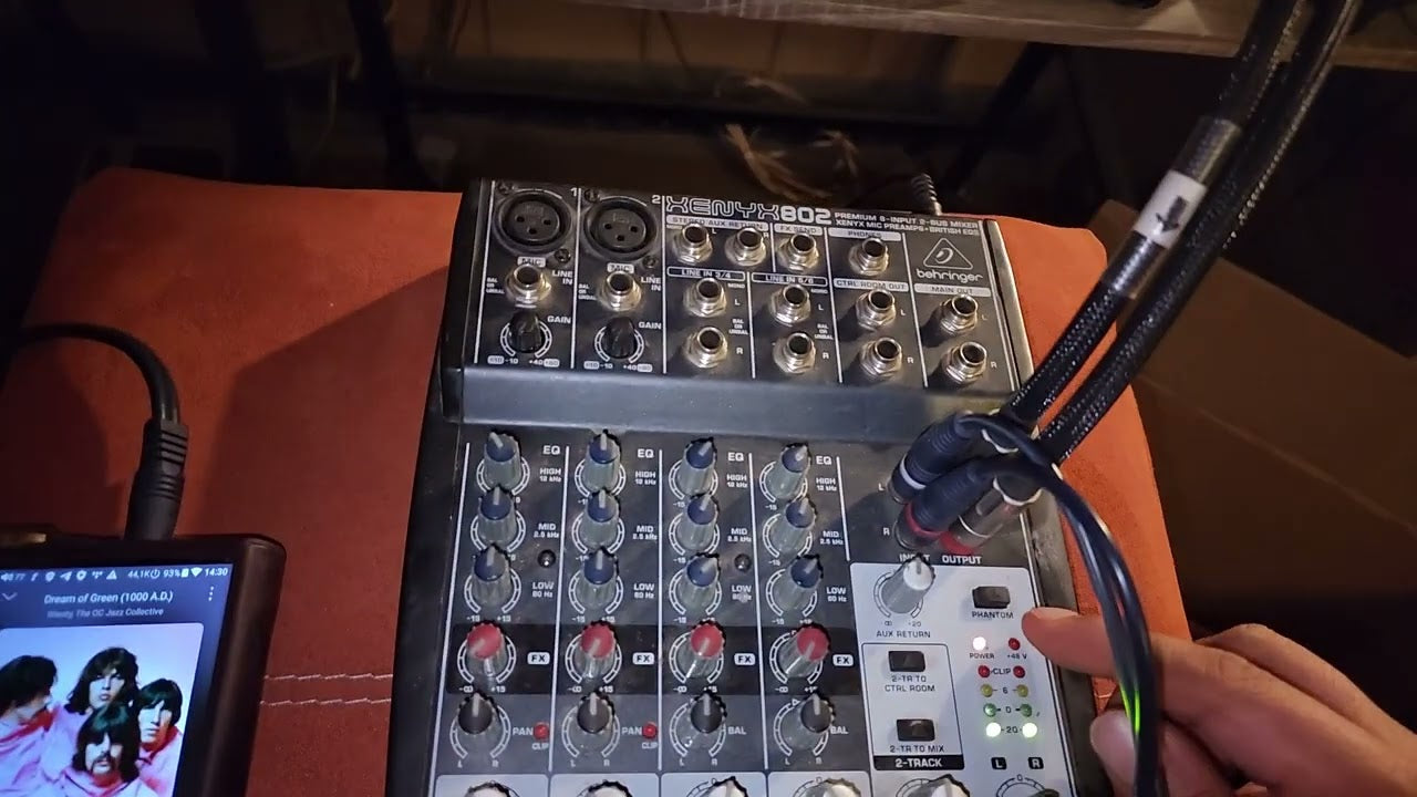Behringer Mezcladora Xenyx Q802 De 8 canales