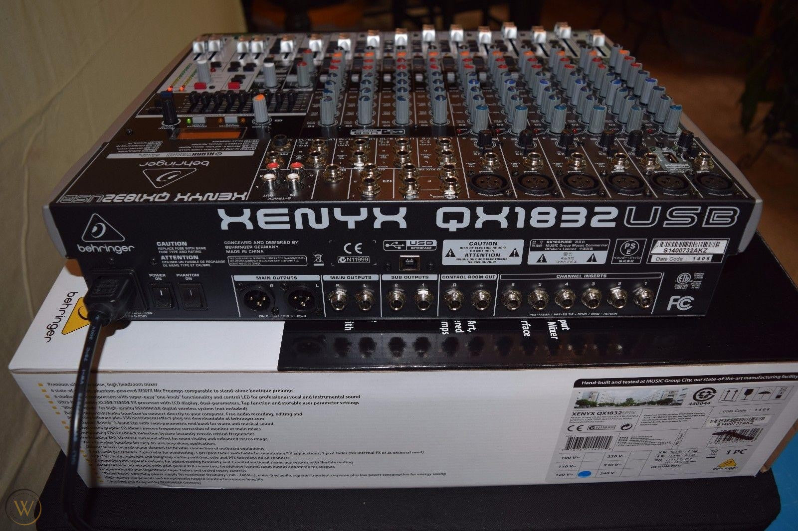 Behringer QX1832USB Mezcladora Análoga con 18 Canales, Efectos y USB