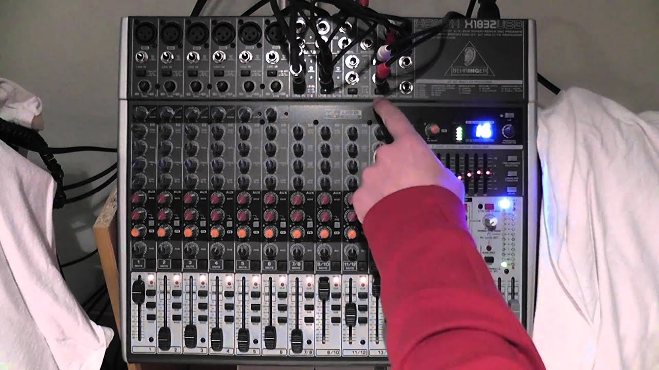 Behringer QX1832USB Mezcladora Análoga con 18 Canales, Efectos y USB