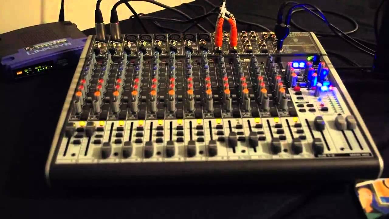 Behringer QX1832USB Mezcladora Análoga con 18 Canales, Efectos y USB