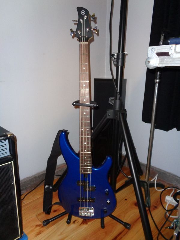 Bajo Eléctrico 4 Cuerdas Yamaha TRBX174 Azul