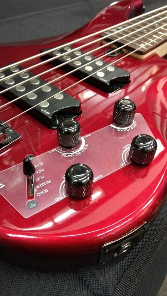 Bajo Eléctrico 5 Cuerdas Activo Yamaha TRBX305CAR Color Rojo