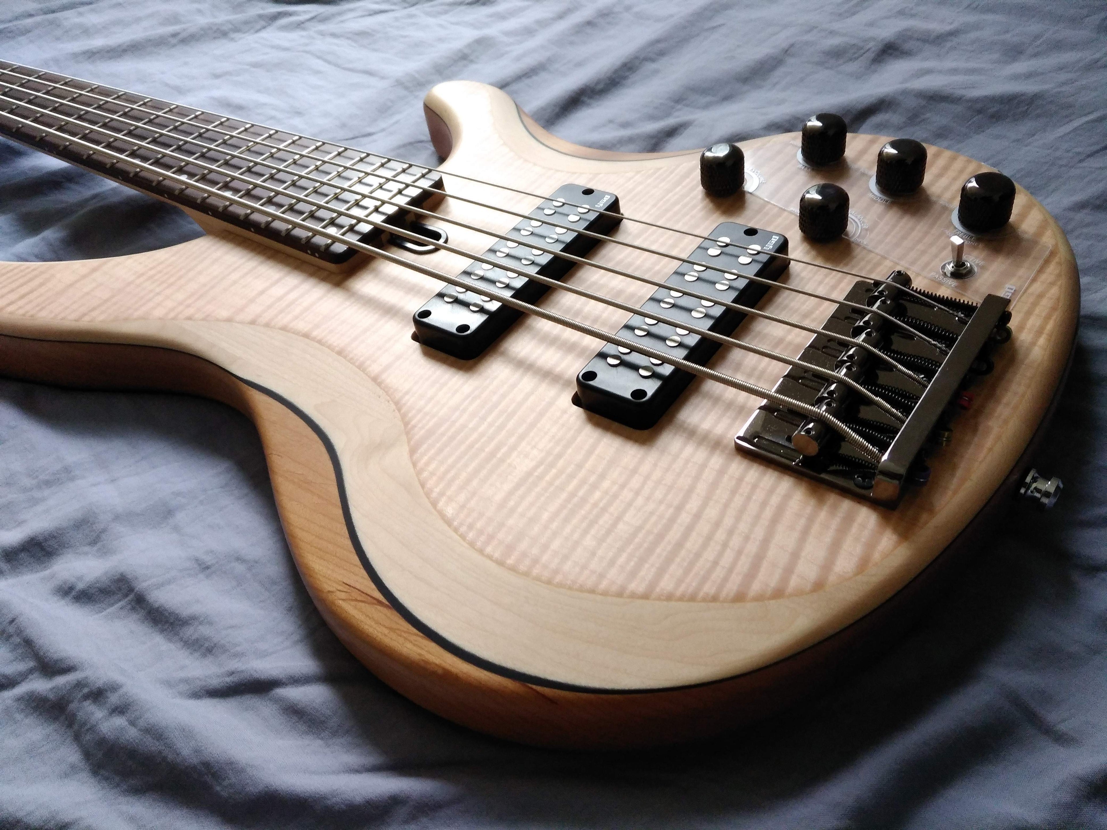Yamaha Trbx605fmns Bajo 5 Cuerdas Flamaeado Natural