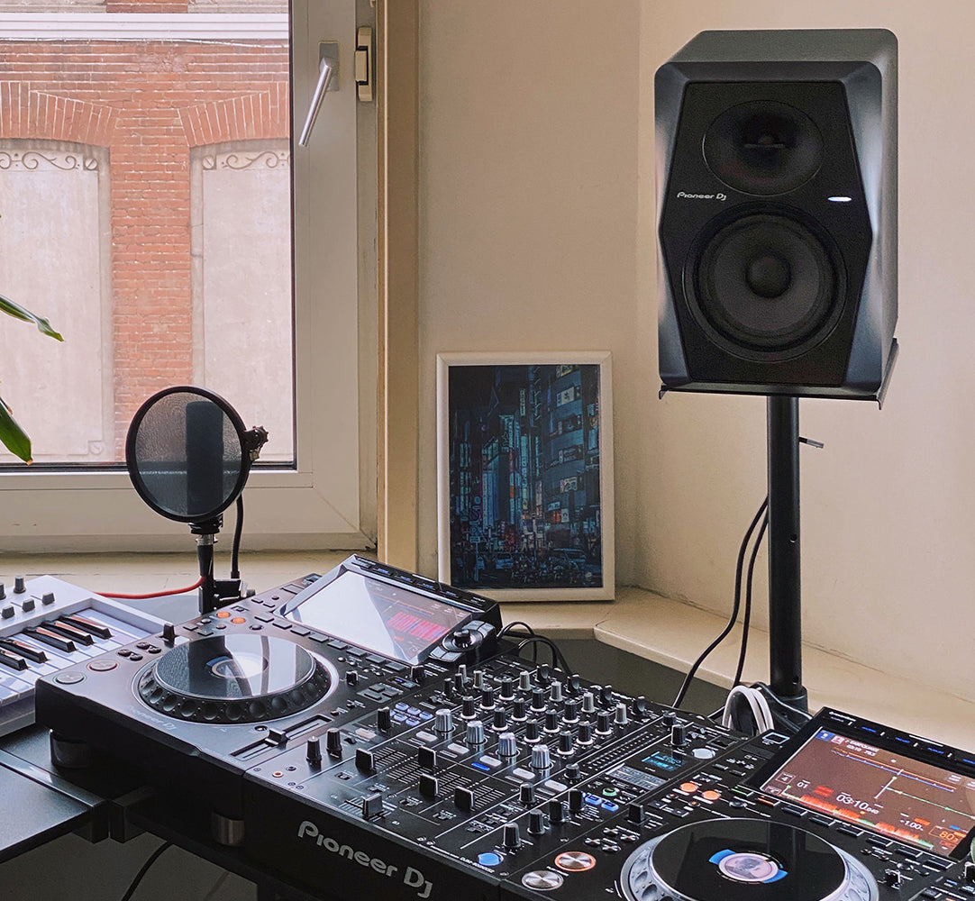 Pioneer DJ Professional DJ Controller Bundle DDJREV7 plus White Headphones and Professional Studio Monitor