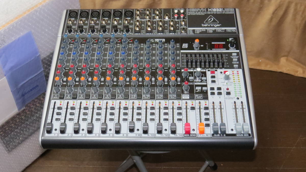 Behringer X1832USB Mezcladora Análoga 18 Canales, Efectos Y USB