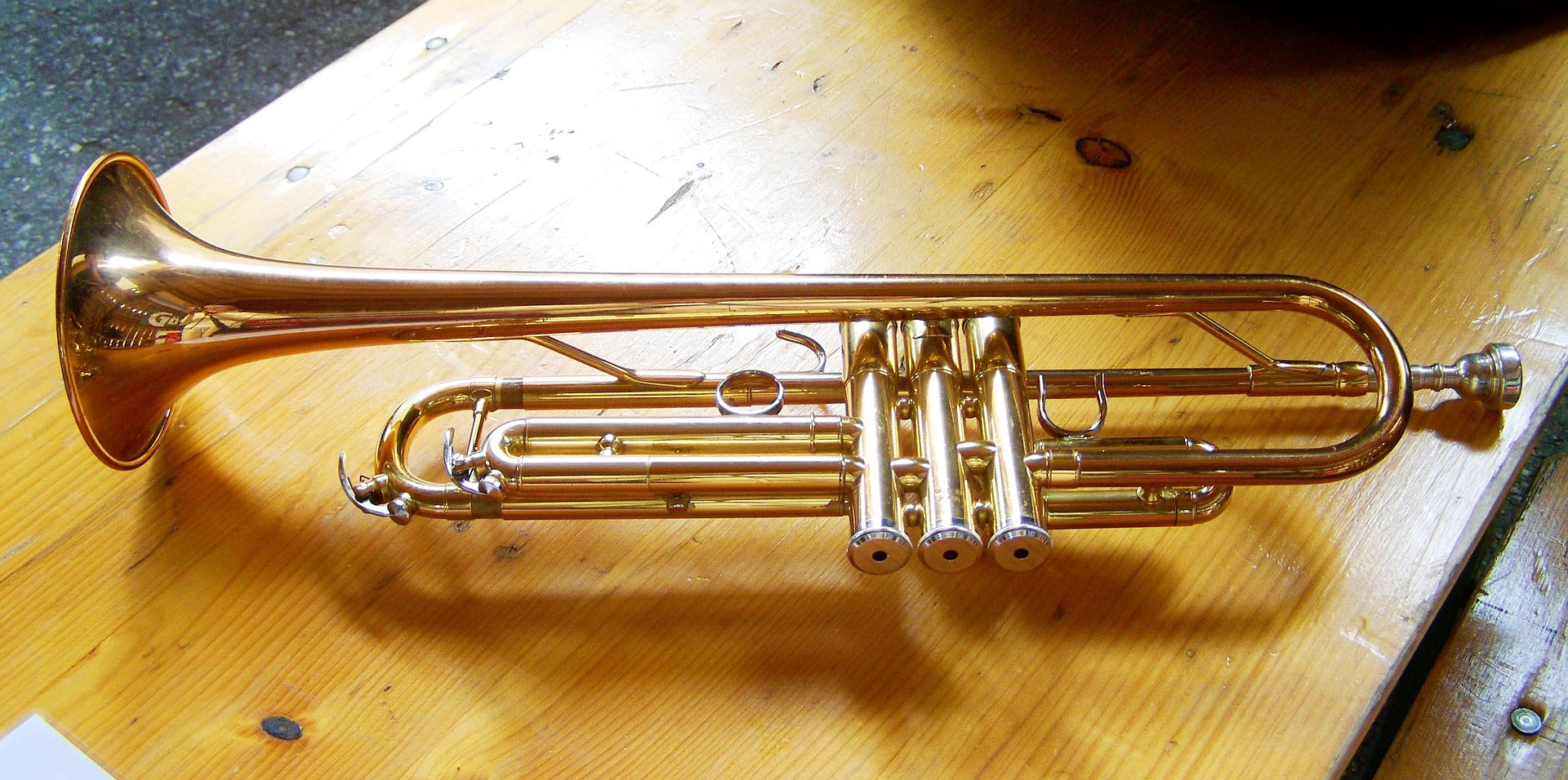 Yamaha Trompeta Dorada Profesional Ytr2330