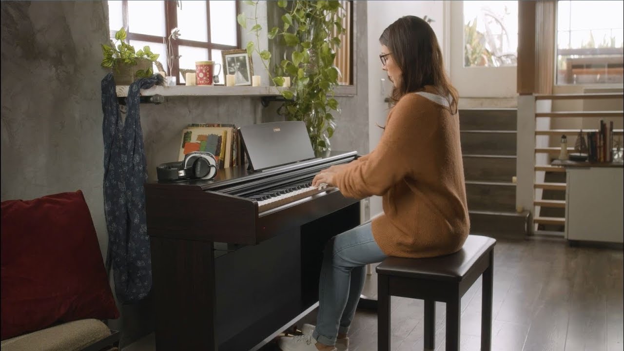 Yamaha YDP144R Piano digital Arius