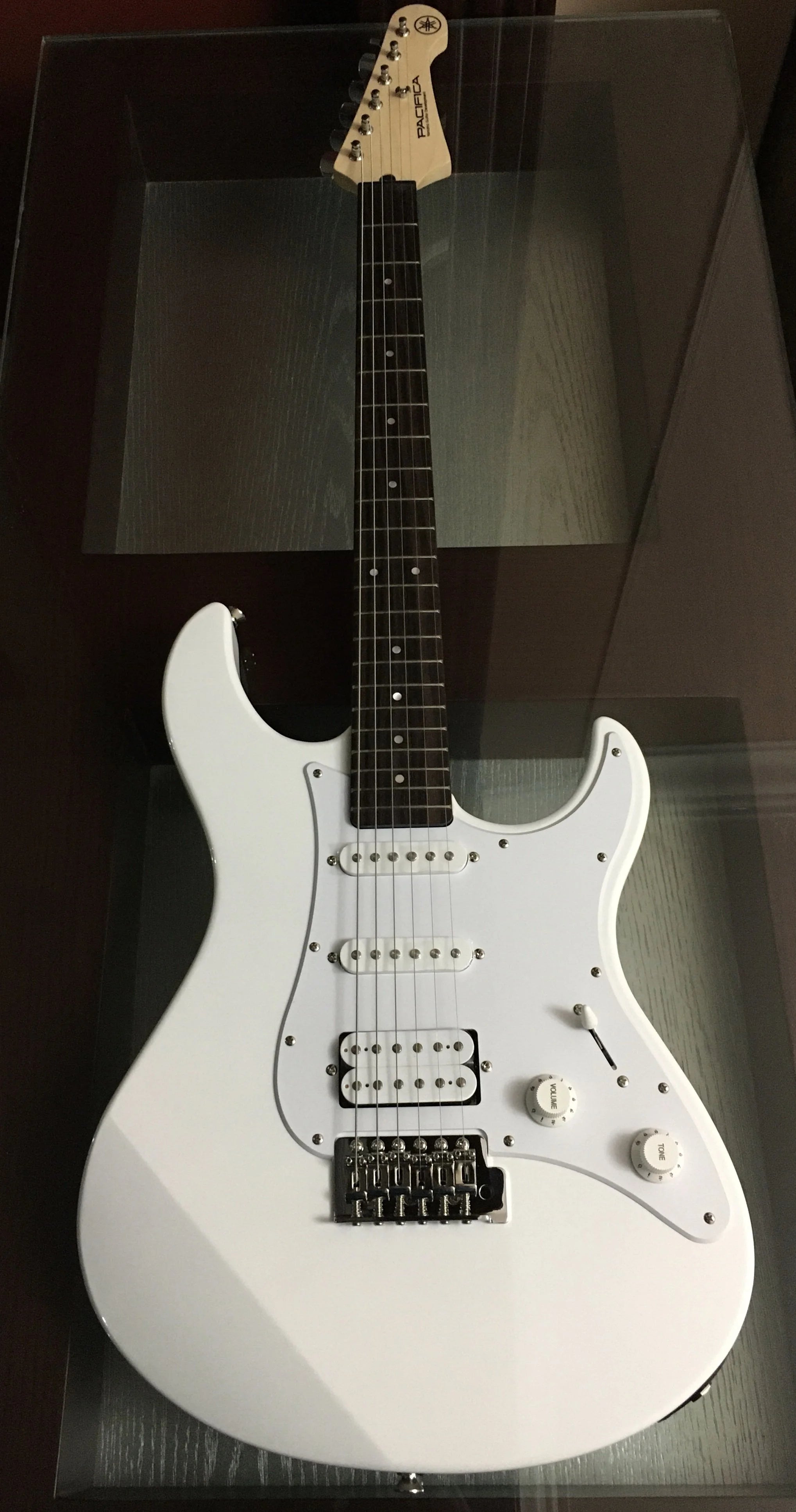 Guitarra Eléctrica Yamaha Pacifica PAC012WH-Blanca